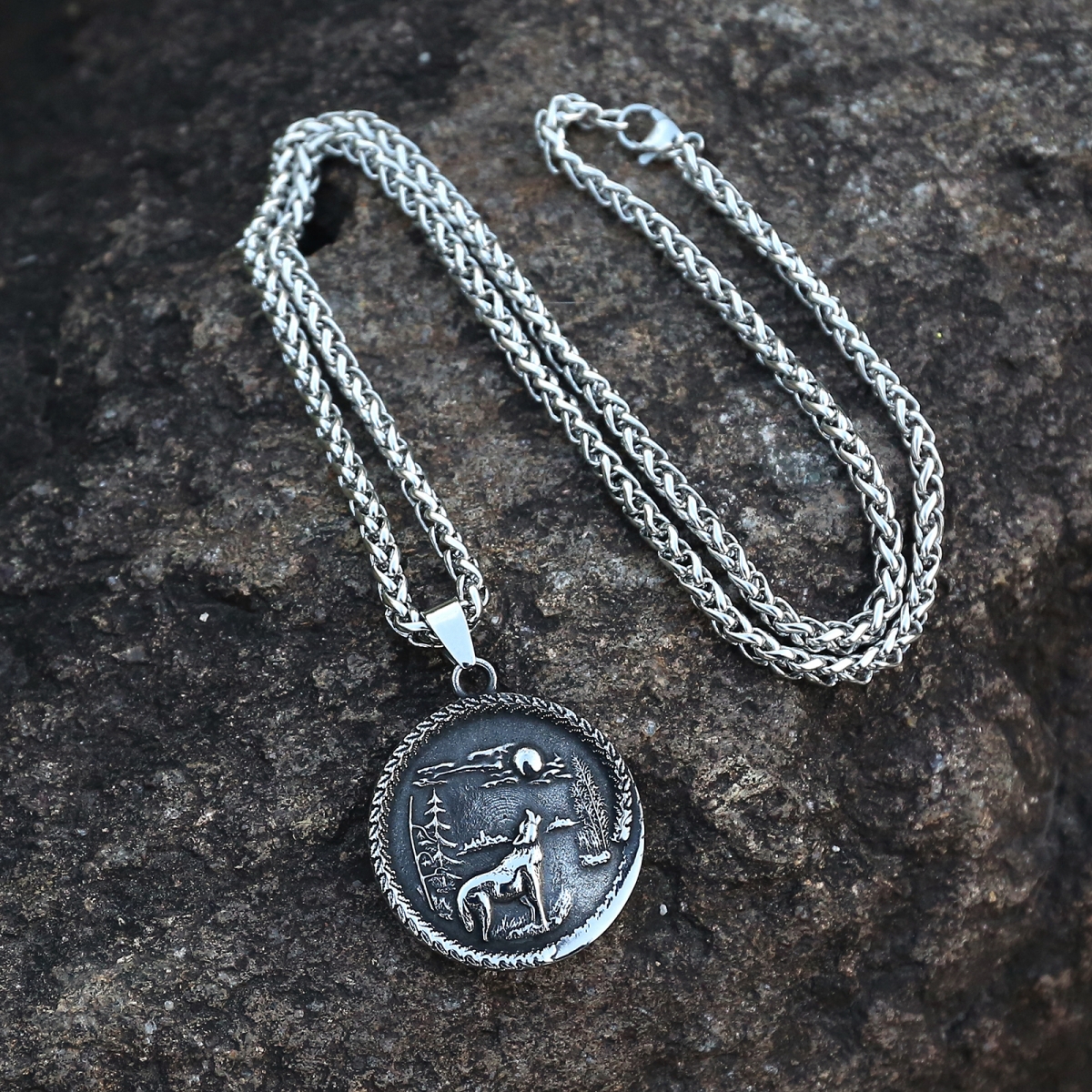 Wolf Necklace US$3.3/PC-NORSECOLLECTION- Vikingsmycken, Vikinghalsband,Vikingarmband,Vikingringar,Vikingmuggar,Vikingtillbehör,Vikinghantverk